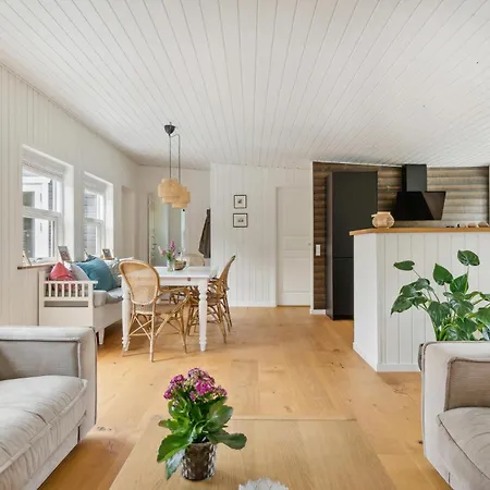 Feriehus Cozy In With Kitchen Dronningmølle